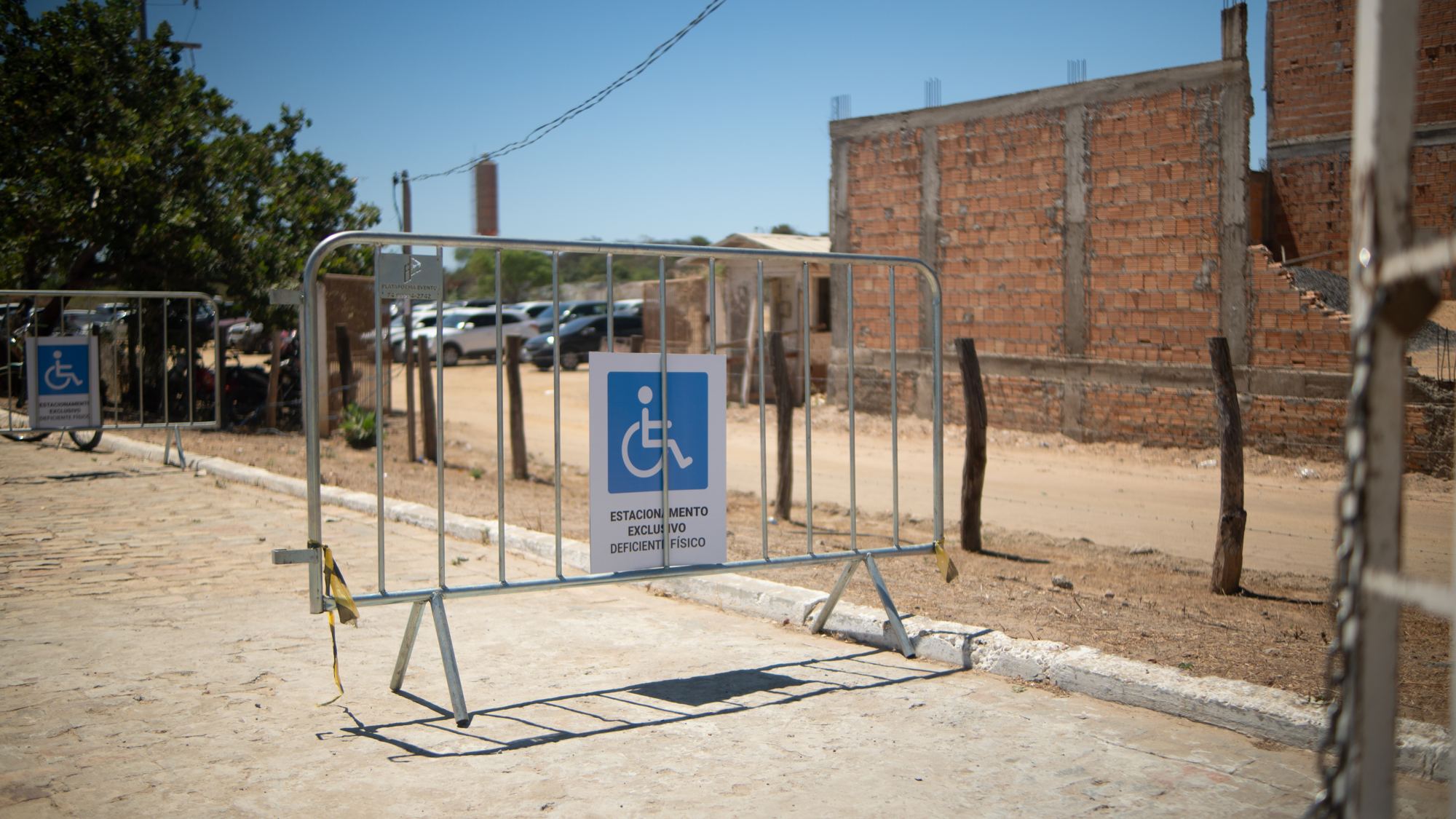 Acesso sinalizado para pessoas com deficiência