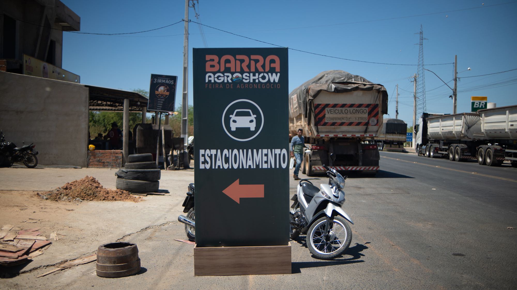 Sinalização do estacionamento da feira