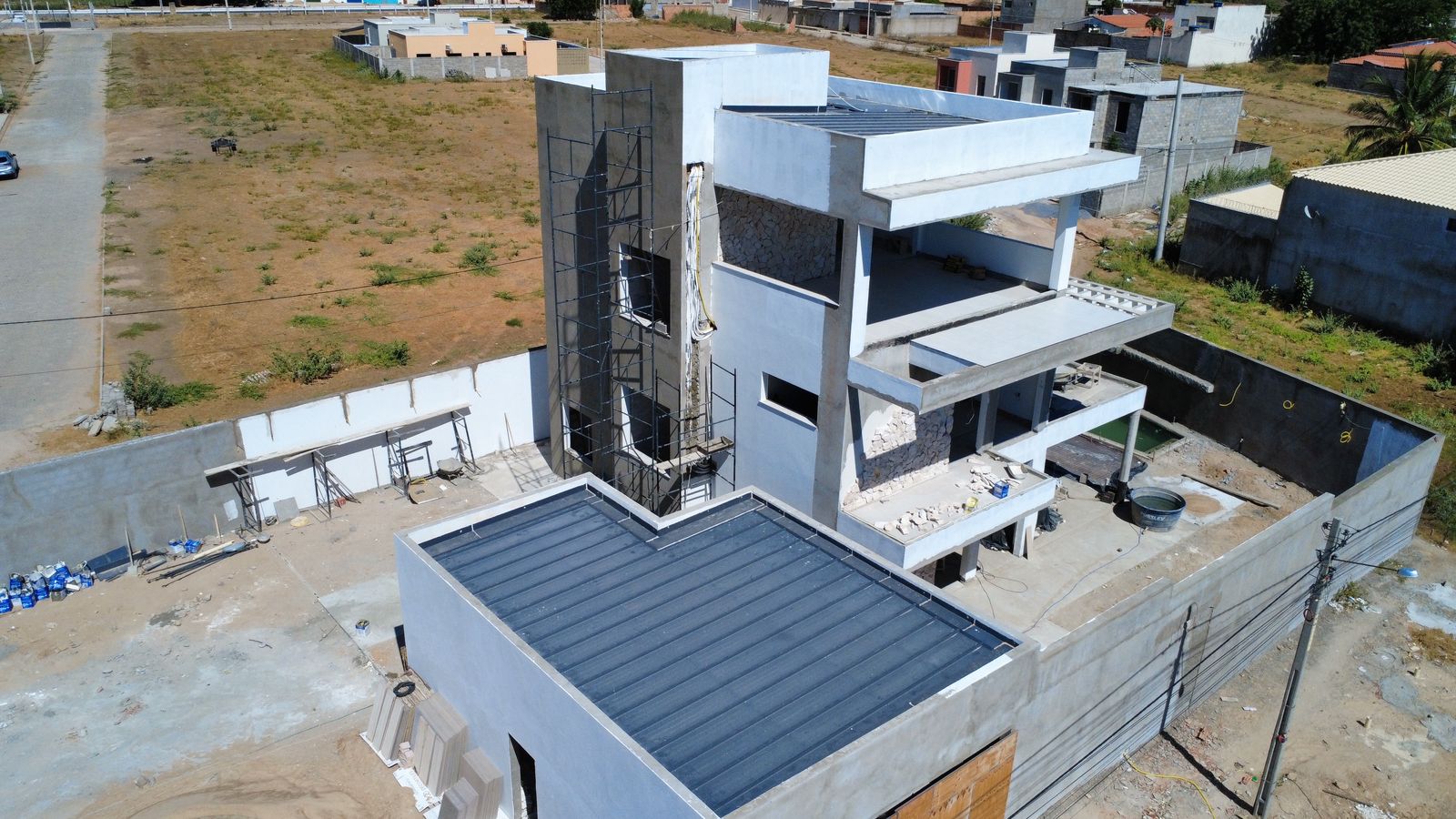 Canteiro de obra da CS Engenharia em execução